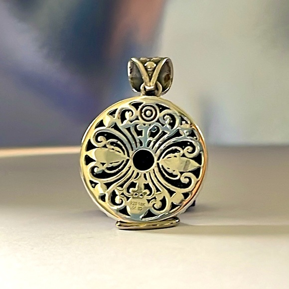 Two-toned Dot Pattern Black Spinel Pendant - Picture 2 of 3